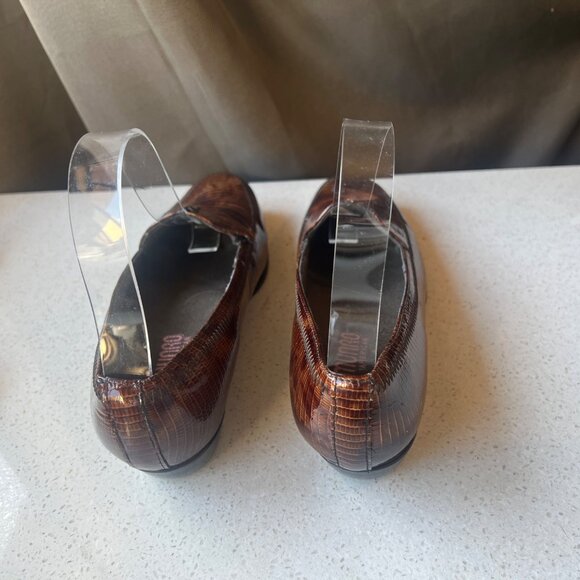 Munro Womens Brown Crocodile Print Loafers 7.5M Slip-On Leather Comfort Casual - Picture 3 of 11